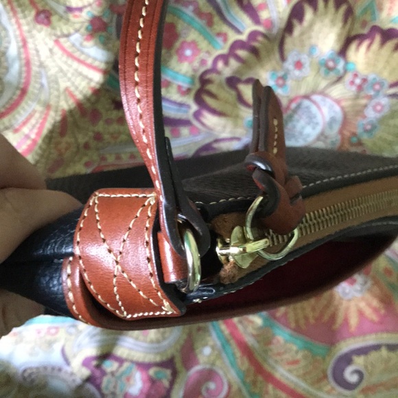 Dooney and Bourke cross body - Picture 4 of 8